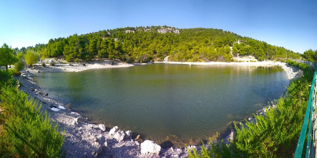 Η άγνωστη λίμνη κοντά στην Ομόνοια! Δημιουργήθηκε κατά λάθος…