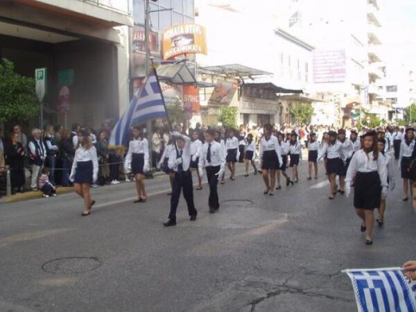 Με ομπρέλες η παρέλαση την 28η Οκτωβρίου!