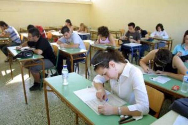 Πρώτα το Εθνικό Απολυτήριο και μετά Πανελλαδικές