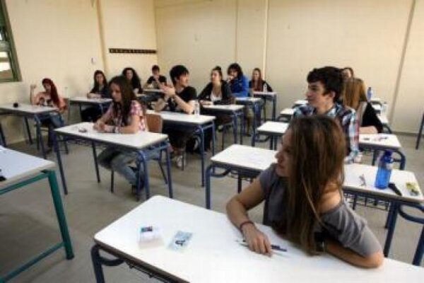 Πανελλήνιες 2016: Το δίλημμα της παραμονής