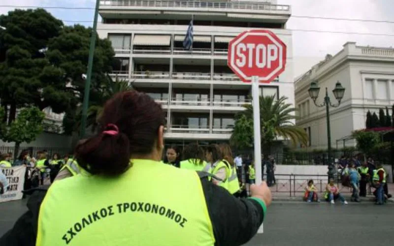Διασφάλιση των εργασιακών τους δικαιωμάτων, ζητούν οι σχολικοί τροχονόμοι