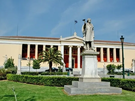 Λεκτική επίθεση φοιτητών στον αντιπρύτανη του ΕΚΠΑ