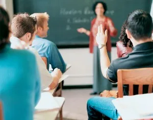 Πέφτουν “φέσια” στα φροντιστήρια – Με καθυστέρηση 3 – 4 μηνών οι πληρωμές