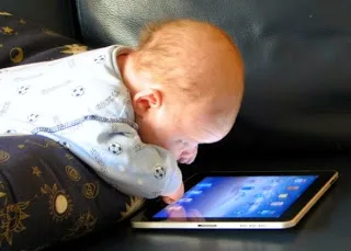 Γιατί δεν πρέπει να χρησιμοποιούν tablet τα παιδιά