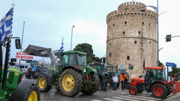 Αγρότες με τα τρακτέρ στο κέντρο της Θεσσαλονίκης