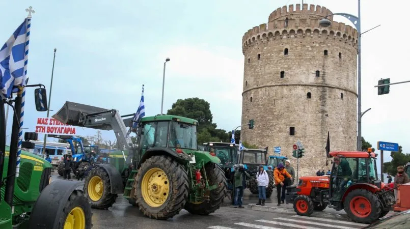 Αγρότες με τα τρακτέρ στο κέντρο της Θεσσαλονίκης