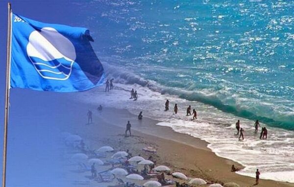 Αυτές είναι οι 395 ακτές με «Γαλάζια Σημαία» για το 2015