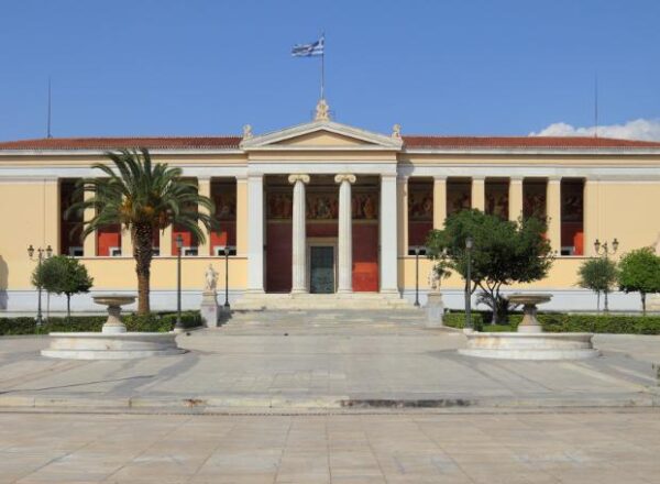 Δρομολογούνται διπλά πτυχία με παράλληλη φοίτηση στο Πανεπιστήμιο Αθηνών