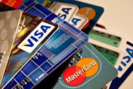 Σχεδόν όλες οι δαπάνες με πλαστικό χρήμα-Πώς θα «χτίζεται» το αφορολόγητο