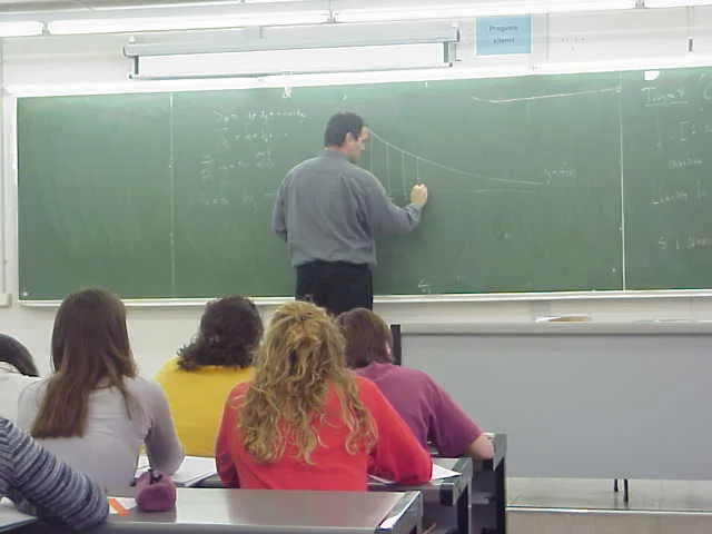 Η αξιολόγηση ανοίγει παράθυρο για απολύσεις εκπαιδευτικών (βουλή)