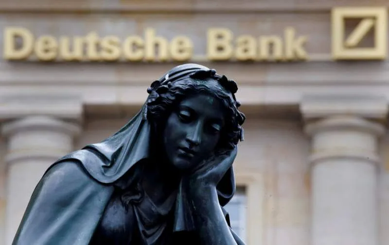 Deutsche Bank: Μάχη με το χρόνο για συμβιβασμό με τις ΗΠΑ
