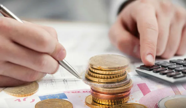 Πώς πάγωσε το σχέδιο για πάγωμα του ΦΠΑ στην Παιδεία; Παρασκήνιο