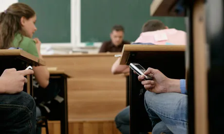 Πανελλήνιες 2015 Αποβολή σε υποψήφιο λόγω κινητού