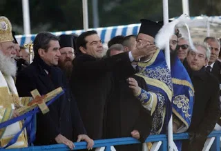 Μακριά από τον Πειραιά και από τον Πειραιώς ο πρωθυπουργός για τα Θεοφάνεια