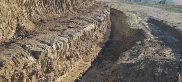 Καθηγητής ΑΠΘ: Ο Τύμβος Καστά στην Αμφίπολη “δείχνει” στους Δελφούς