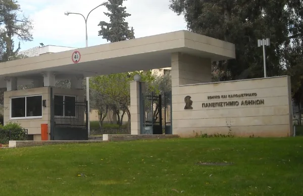 Εισακτέοι στα ξενόγλωσσα τμήματα 2013-14 σε σχέση με το 2012-13