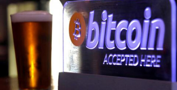 Ξεπέρασε τo φράγμα των 1.000 δολαρίων το bitcoin