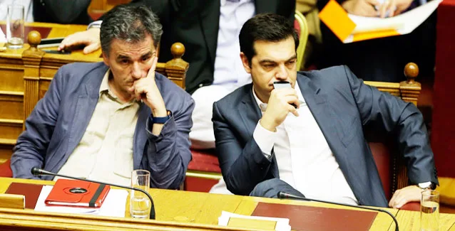 Τα δίνει όλα και “τελειώνει” τους Ελληνες η κυβέρνηση: Μείωση αφορολόγητου, νέοι φόροι, μαχαίρι στους μισθούς