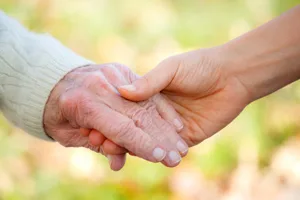 Συγκλονιστικό βίντεο για τους ηλικιωμένους γονείς μας!