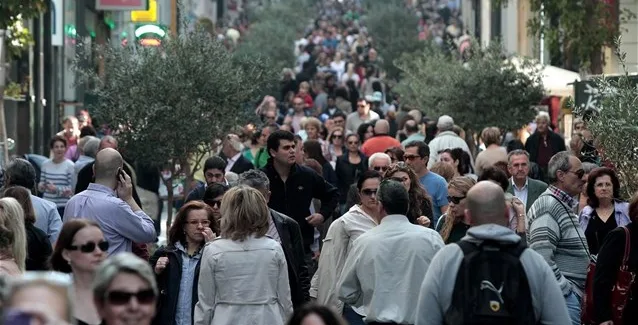 Γεμάτοι οι εμπορικοί δρόμοι – Το δώρο περιμένουν έμποροι και καταναλωτές