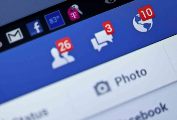 Οι γονείς στο Facebook, αυτή η μάστιγα, που σε ταλαιπωρεί…