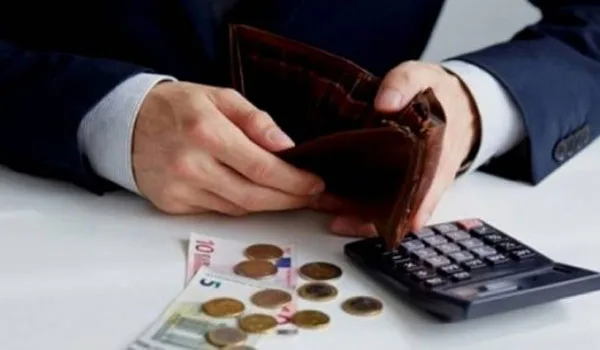 Ο βαρύς λογαριασμός για το 2017. Έξτρα φόροι 2,4 δισ. ευρώ!