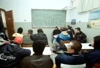 Περιμένουν τις βάσεις από το σχολείο της φυλακής