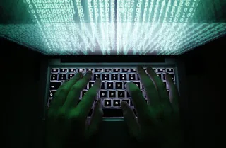 Τέλος και με νόμο τα ρατσιστικά, ομοφοβικά και συκοφαντικά σχόλια στο διαδίκτυο