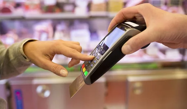Πώς θα χτίσετε το αφορολόγητο – Ποιες  δαπάνες  θα πρέπει να γίνονται με πλαστικό χρήμα