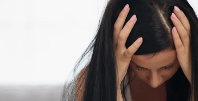 Όσο περισσότερο δουλεύει μια γυναίκα τόσο αυξάνεται ο κίνδυνος κατάθλιψης