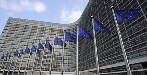 Κομισιόν: «Παραμένουμε δεσμευμένοι για την ολοκλήρωση της αξιολόγησης»
