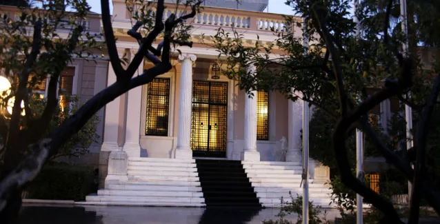 Μαξίμου: Δανείζονταν με “αέρα” ΠΑΣΟΚ, ΝΔ και ΜΜΕ
