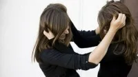 Ρόδος – Μητέρα επιτέθηκε και χτύπησε δασκάλα έξω από το σχολείο