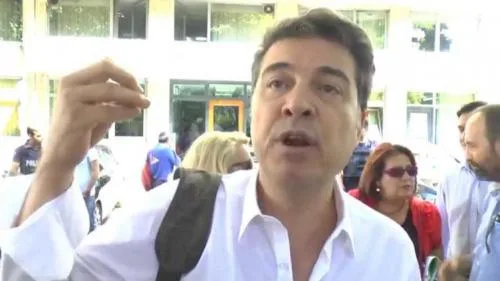 Ο αποκλεισμός της φοίτησης νηπίων σε ΚΞΓ στηρίζεται σε εσφαλμένη ερμηνεία των παραγράφων 2 και 8 του άρθρου 16 του Συντάγματος