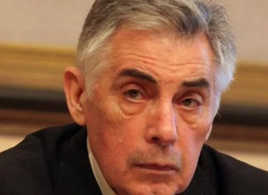 Απάντηση Πελεγρίνη για το σχολείο της Στουτγκάρδης