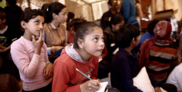 Υπ. Παιδείας: 19 προσλήψεις αναπληρωτών εκπαιδευτικών για τα προσφυγόπουλα