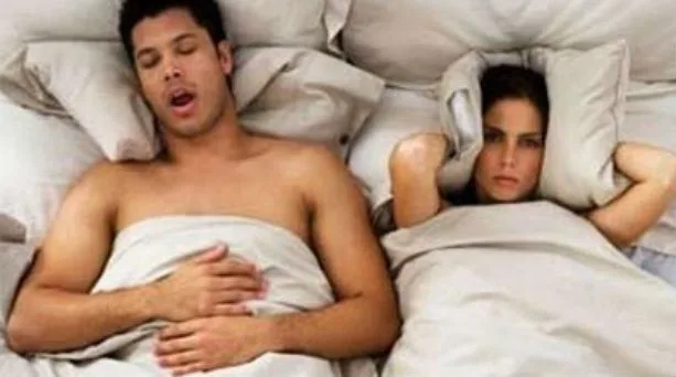 Ροχαλίζετε; Να πώς θα το σταματήσετε!