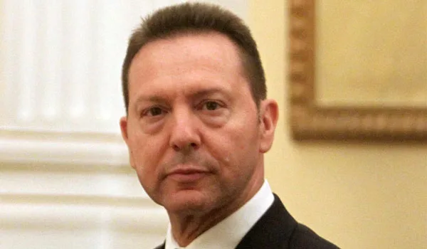 Στουρνάρας: Όσοι επιμείνουν στον πόλεμο λάσπης θα κάνουν με τη Δικαιοσύνη