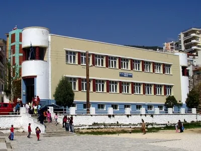 Οι εκπαιδευτικοί να διδάσκουν και μαθήματα πέραν του αντικειμένουν τους
