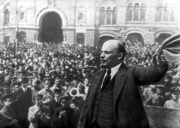 “Μην τον φοβάσαι τον πλούσιο.  Τον γιο της πλύστρας να φοβάσαι”!