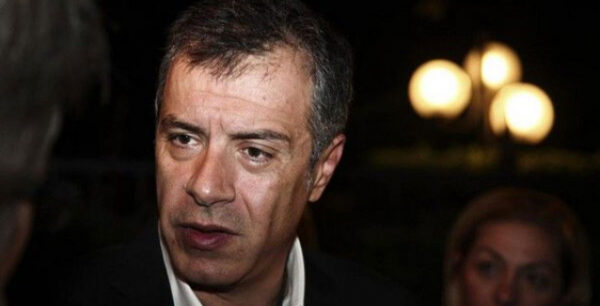 Θεοδωράκης: Όσους δεν κυνηγάει ο Καμμένος τους κυνηγάει η Χρυσή Αυγή