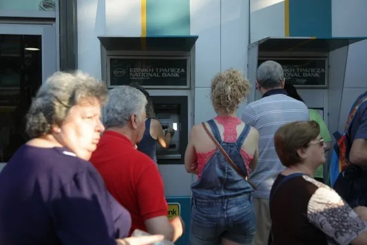 Ανοίγουν όλες οι τράπεζες τη Δευτέρα – Τι αλλάζει στο όριο αναλήψεων από τα ΑΤΜ – Πόσα χρήματα και πώς θα τα παίρνετε