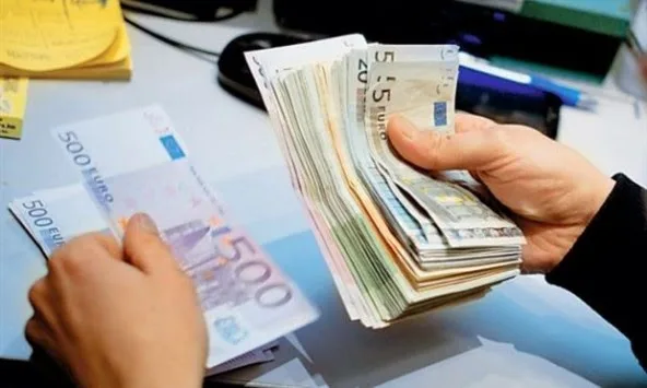 Μειώνουν τους φόρους – Αυξάνεται το αφορολόγητο και πέφτει η έκτακτη εισφορά