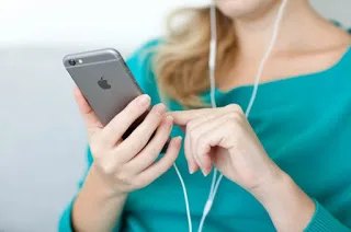 Ένας στους τρεις κατόχους iPhone παραμένει πιστός στις 4 ίντσες