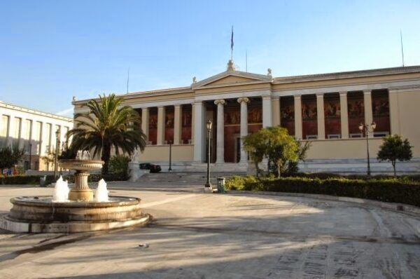 Υπουργικός «πόλεμος» για τους διοικητικούς υπαλλήλους