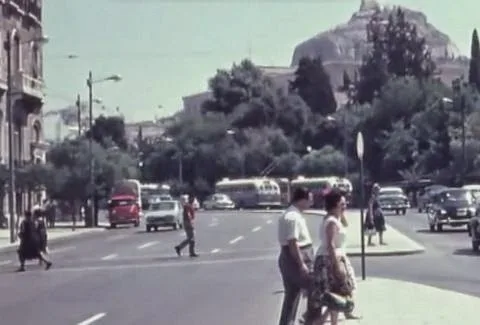 Δείτε το ΥΠΕΡΟΧΟ βίντεο με τους δρόμους της Αθήνας το μακρινό 1962…! [video]