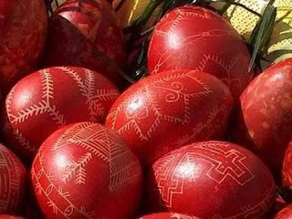 Γιατί το Πάσχα βάφουμε αυγά κόκκινα  ;