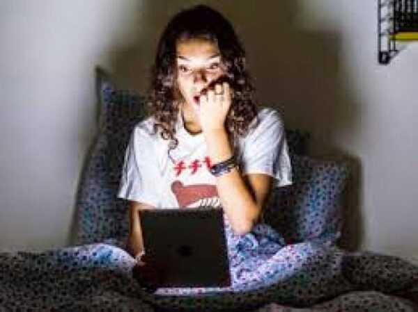 Διαβάζεις e-book πριν κοιμηθείς; ΔΕ θα κοιμηθείς