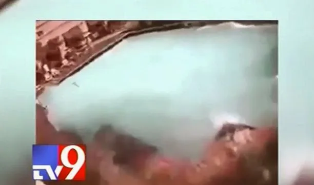 «Τσουνάμι» σε πισίνα προκάλεσε ο σεισμός στο Νεπάλ – Δείτε το βίντεο που κόβει την ανάσα