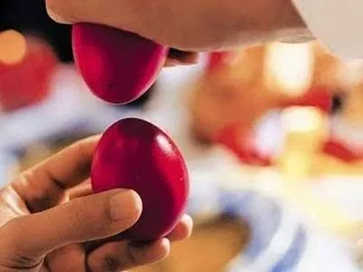 Τι σημαίνει το τσουγκρισμα των Πασχαλινών αυγών;